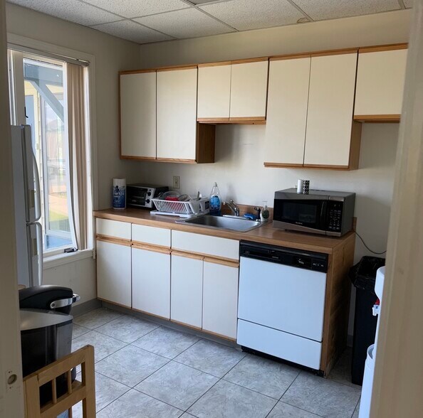 More Photos Of 1 Oxford Xing, New Hartford Medical For Lease