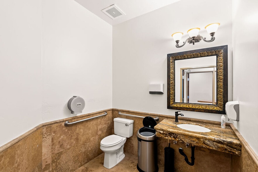 More Photos Of 7336 E Deer Valley Rd, Scottsdale Office For Sale