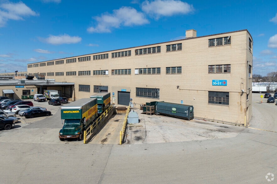 More Photos Of Sungate Industrial Park, Chicago Warehouse For Lease