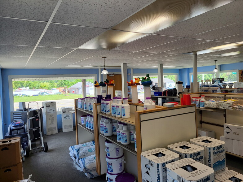 More Photos Of 9405 Dixie Hwy, Village of Clarkston General Retail For Sale