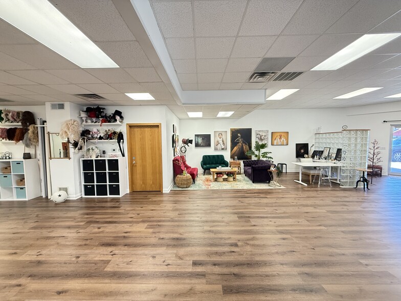 More Photos Of 3221 Parmenter St, Middleton Freestanding For Lease