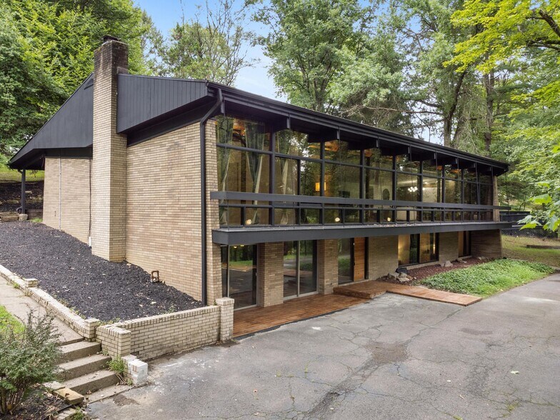More Photos Of 176 Kingsview Dr, Weirton Showroom For Sale