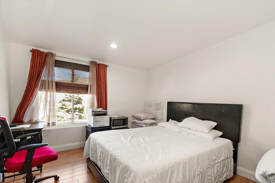 More Photos Of 12036 Darby Ave, Porter Ranch Specialty For Sale