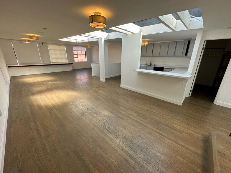 More Photos Of 22 Cleveland St, San Francisco Warehouse For Sale