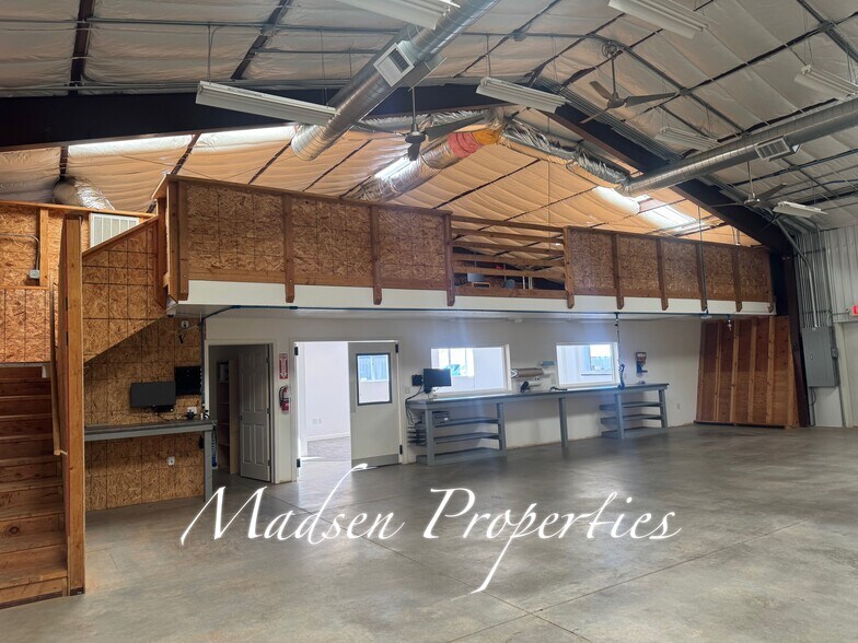 More Photos Of 1115 Ewald Ct, Paradise Manufacturing For Lease