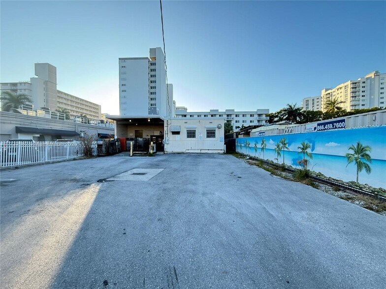 More Photos Of 1661 West Ave, Miami Beach Post Office For Sale