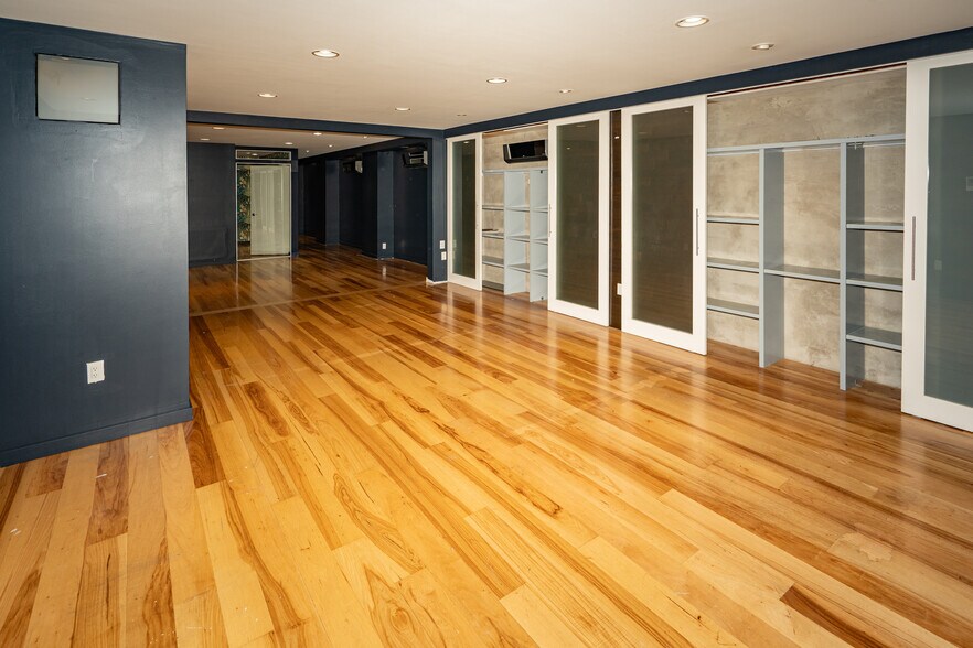 More Photos Of 335 S Van Ness Ave, San Francisco Flex For Lease