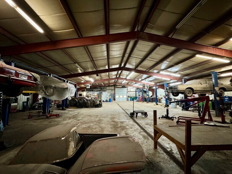 More Photos Of 3434 N Holton St, Milwaukee Auto Repair For Sale