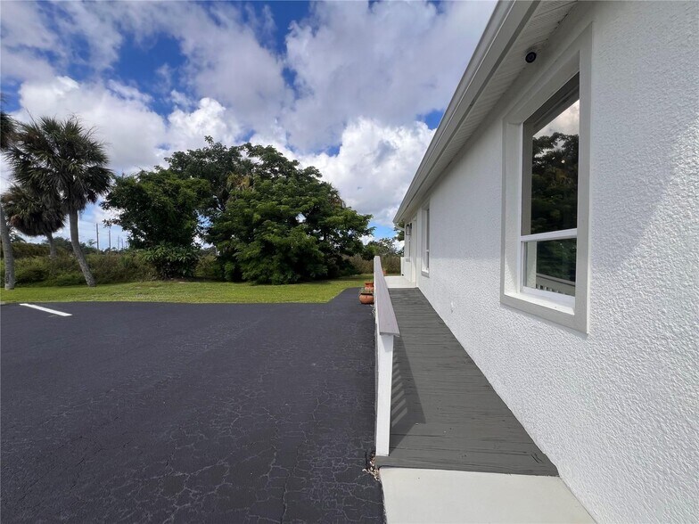 More Photos Of 180 Rio Villa Rd, Punta Gorda Freestanding For Sale