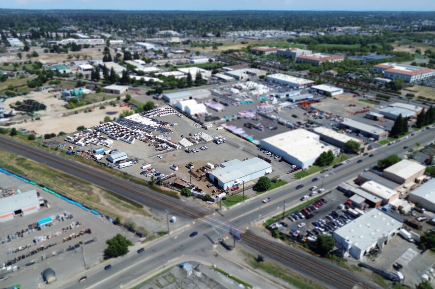 More Photos Of 7851 14th Ave, Sacramento Warehouse For Lease