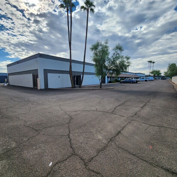 More Photos Of 456 E Juanita Ave, Mesa Warehouse For Lease