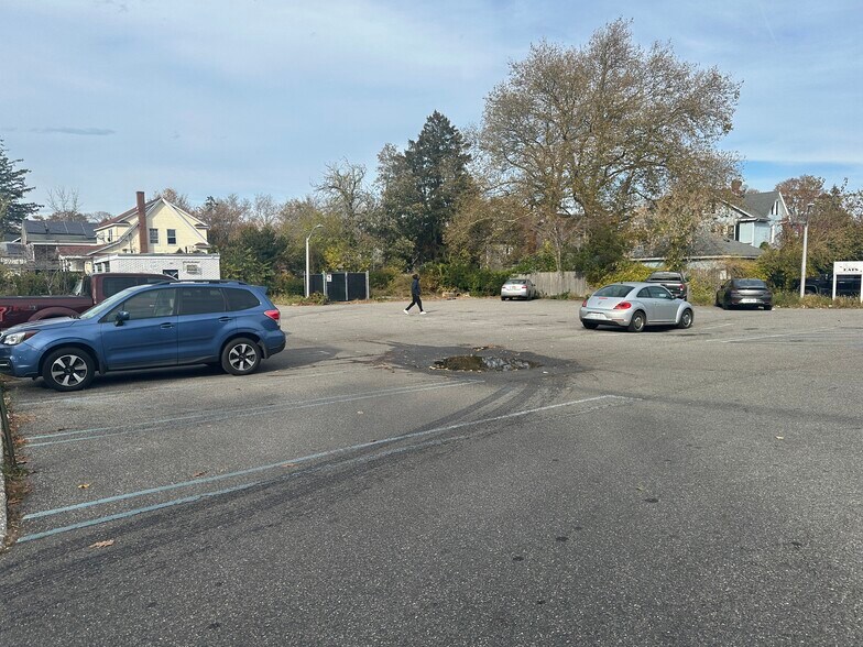 More Photos Of 300 E Main St, Riverhead Restaurant For Lease