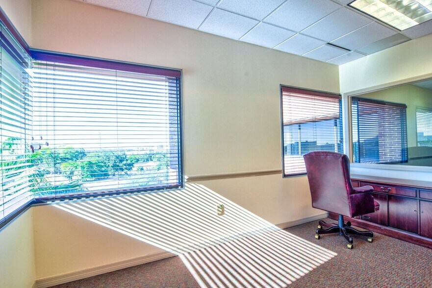 More Photos Of 1150 Cleveland St, Clearwater Office For Lease