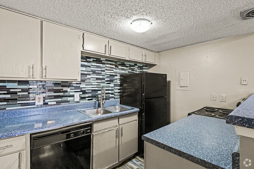 More Photos Of 711 Grand Ct, Arlington Apartments For Sale