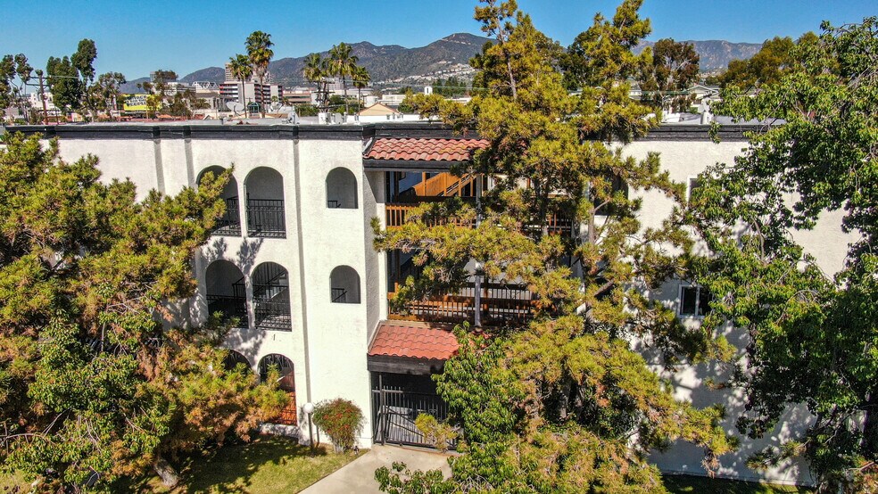 More Photos Of 629-631 E Elk Ave, Glendale Apartments For Sale