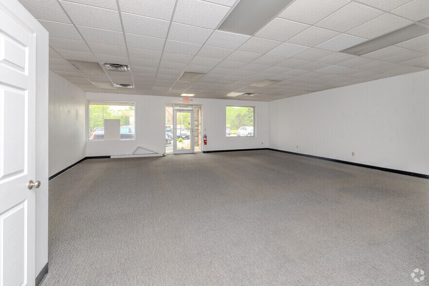More Photos Of 10040-10046 N Port Washington Rd, Mequon Storefront Retail Office For Lease