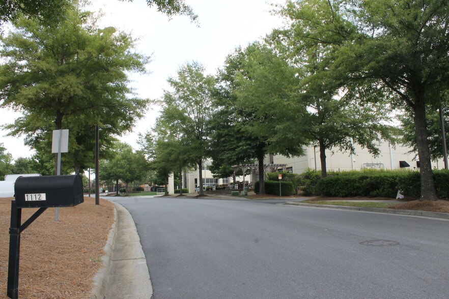 More Photos Of 11125 Treynorth Dr, Cornelius Office For Lease