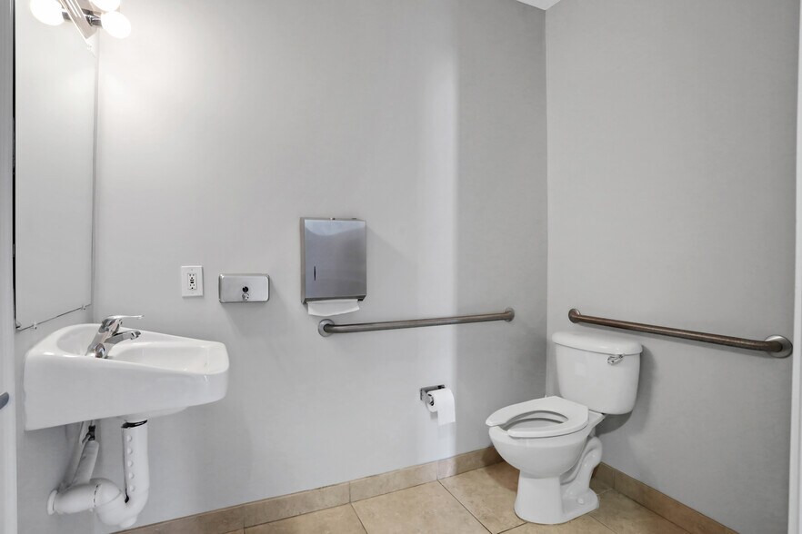More Photos Of 6277 Dupont Station Ct, Jacksonville Medical For Sale