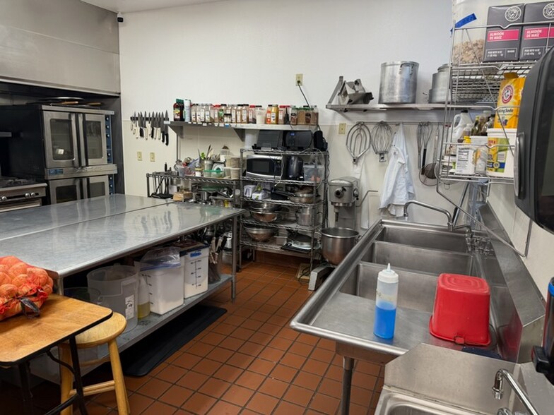 More Photos Of 3009 SE Chestnut St, Portland Lodge Meeting Hall For Lease