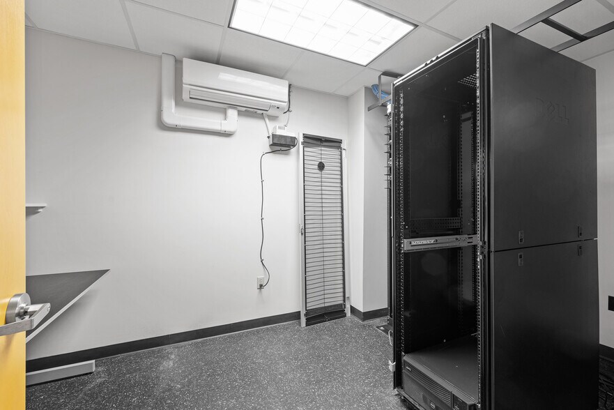 More Photos Of 606 Washington Ave, Bridgeville Loft Creative Space For Lease