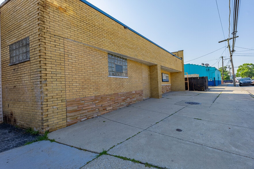 More Photos Of 13039 S Division St, Blue Island Manufacturing For Sale