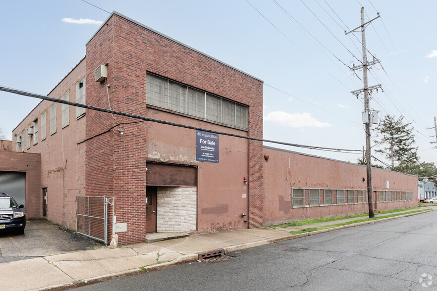 Primary Photo Of 200-204 Railroad Ave, Hackensack Warehouse For Lease