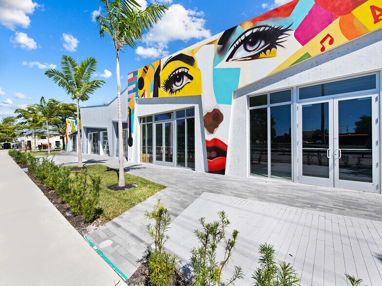 More Photos Of 410-470 NE 1st Ave, Hallandale Restaurant For Lease