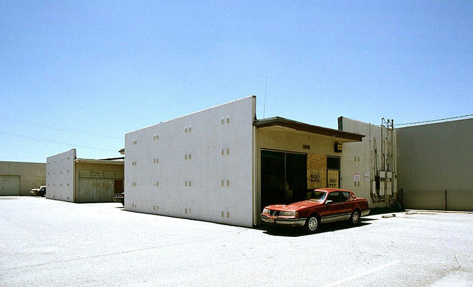 More Photos Of 14630 Titus St, Van Nuys Manufacturing For Lease