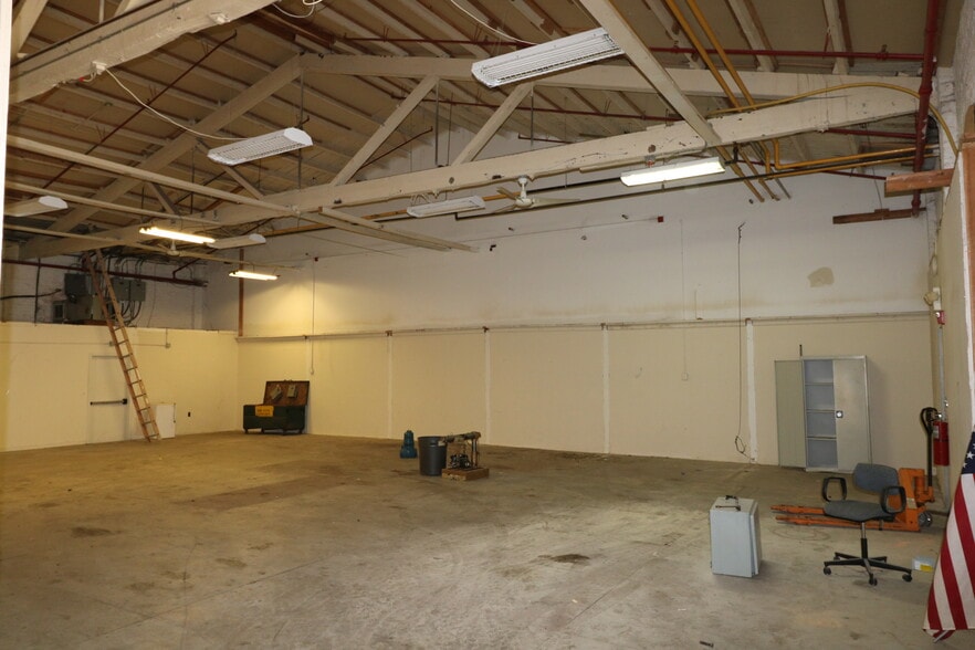 More Photos Of 703 Van Rossum Ave, Beverly Industrial For Sale