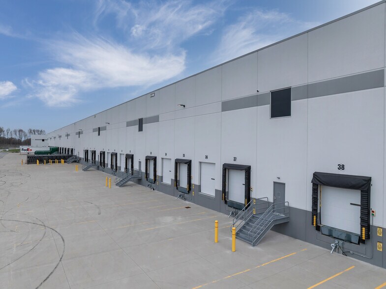 More Photos Of 3195 South Park Rd, Louisville Warehouse For Lease