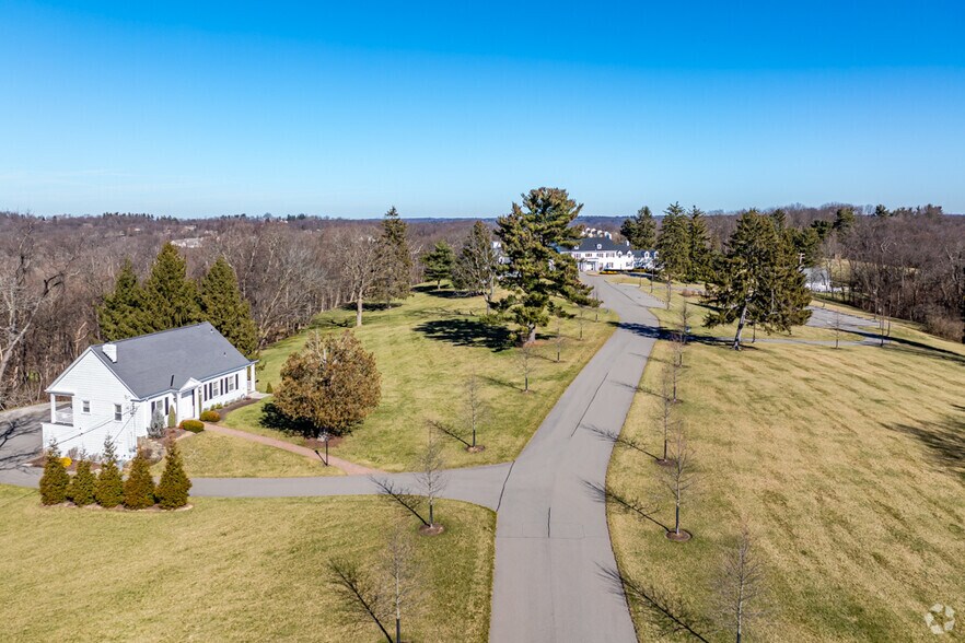 1442 Coraopolis Heights Rd, Moon Township, PA 15108 Hotel For Sale