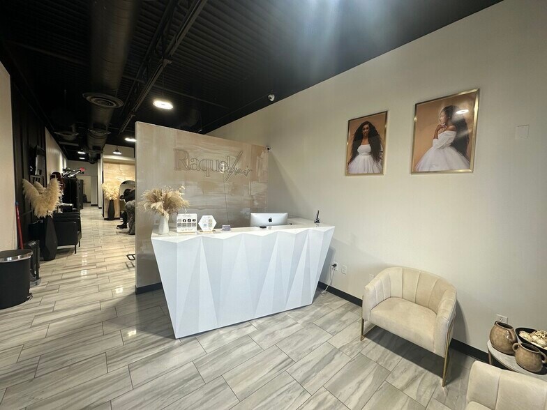 More Photos Of 6809-6815 Southwest Fwy Hov Ln, Houston Unknown For Lease