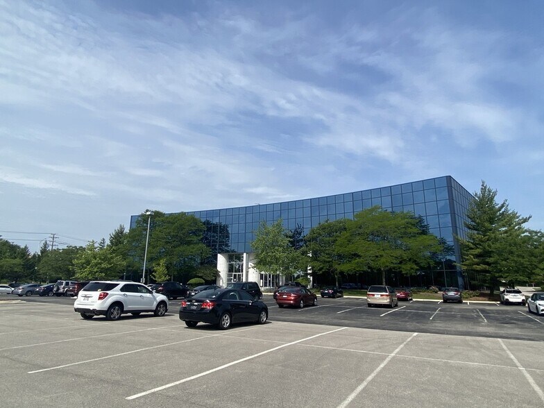More Photos Of 650 E Algonquin Rd, Schaumburg Office For Lease