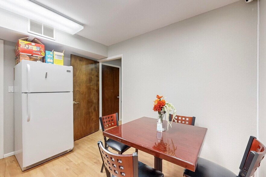 More Photos Of 516 Chama St NE, Albuquerque Office For Sale