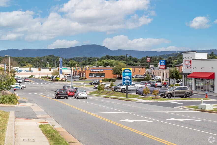 More Photos Of 1790 E Market St, Harrisonburg General Retail For Lease