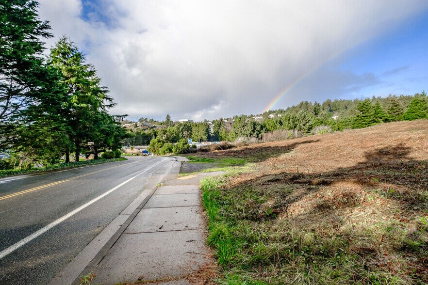 More Photos Of 1005 SE Bay Blvd, Newport Land For Sale