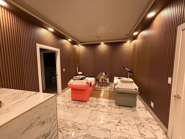 More Photos Of 1086 W South Jordan Pky, South Jordan Freestanding For Sale