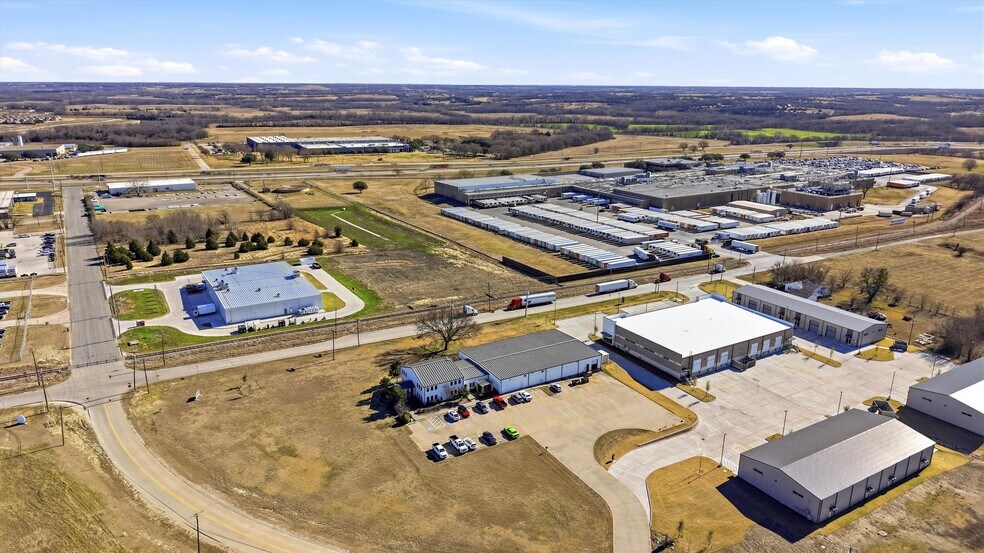 More Photos Of 304 Progress Dr, Sherman Warehouse For Sale