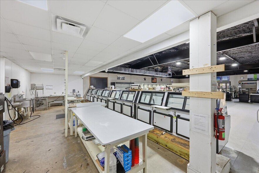 More Photos Of 3720 W Park Ave, Orange Flex For Sale