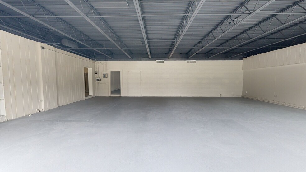 More Photos Of 801 S Henry St, Bay City Distribution For Sale