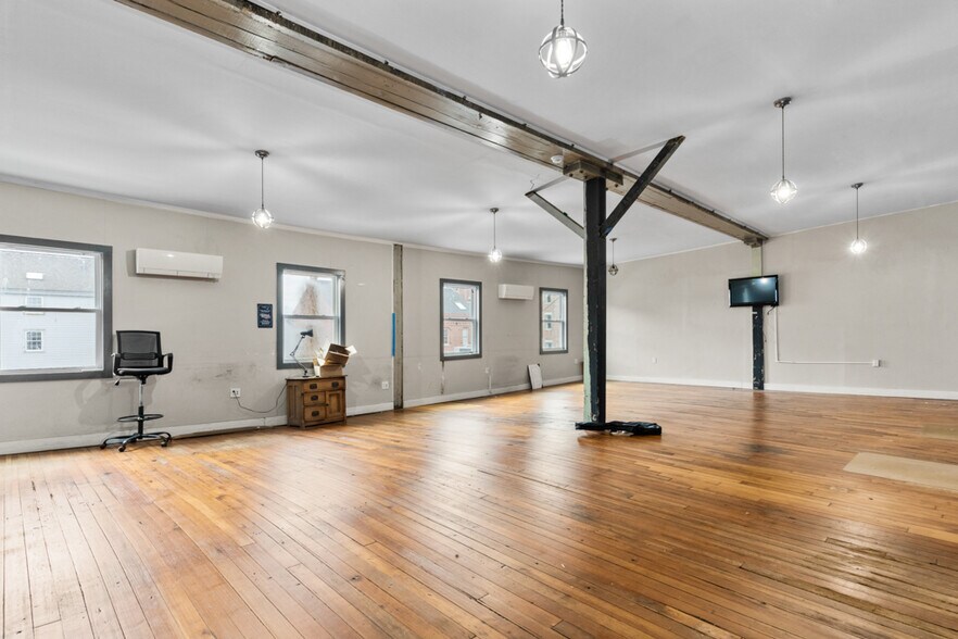 More Photos Of Custom House Wharf Street, Portland General Retail For Lease