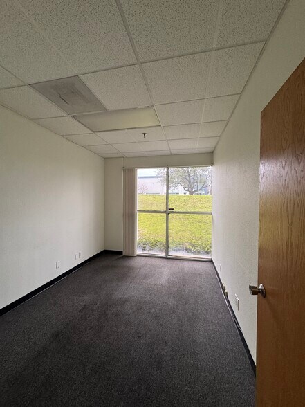 More Photos Of 5556 Ontario Mills Pky, Ontario Warehouse For Lease