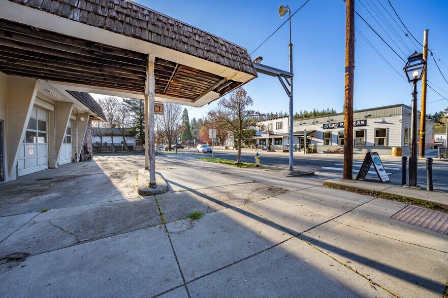 More Photos Of 205 E California St, Jacksonville General Retail For Sale