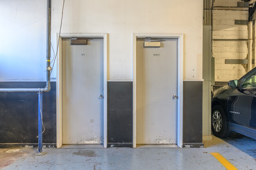 More Photos Of 2014 SE 9th Ave, Portland Warehouse For Sale