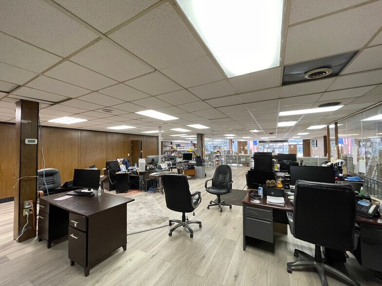 More Photos Of 930 Robeson St, Fayetteville Office For Sale