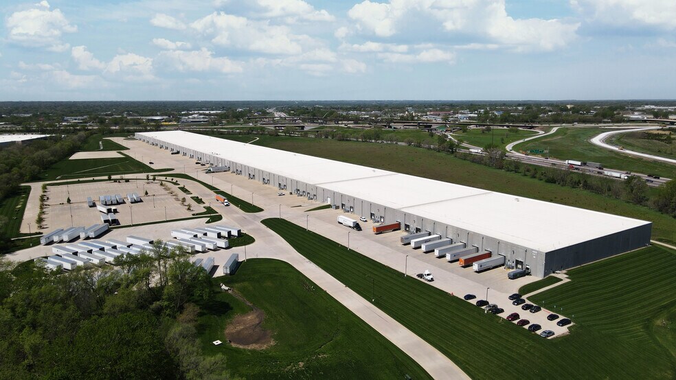 More Photos Of 4950 NE 29th St, Des Moines Warehouse For Lease