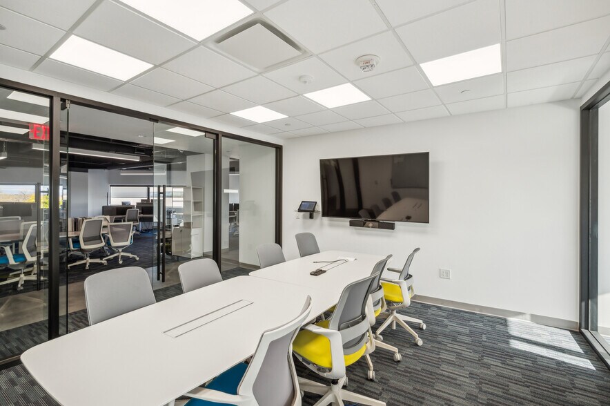 More Photos Of 101 E River Dr, East Hartford Office For Lease