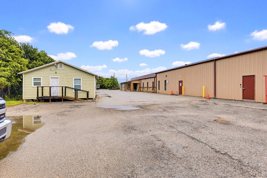 More Photos Of 11550 N North Loop Rd, San Antonio Warehouse For Sale