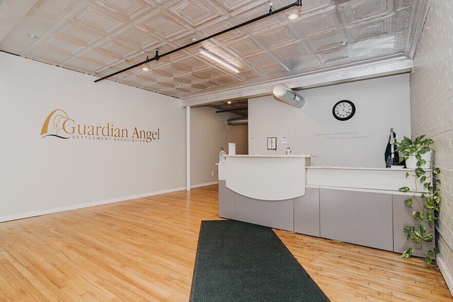 More Photos Of 2700 Cherokee St, Saint Louis General Retail For Lease