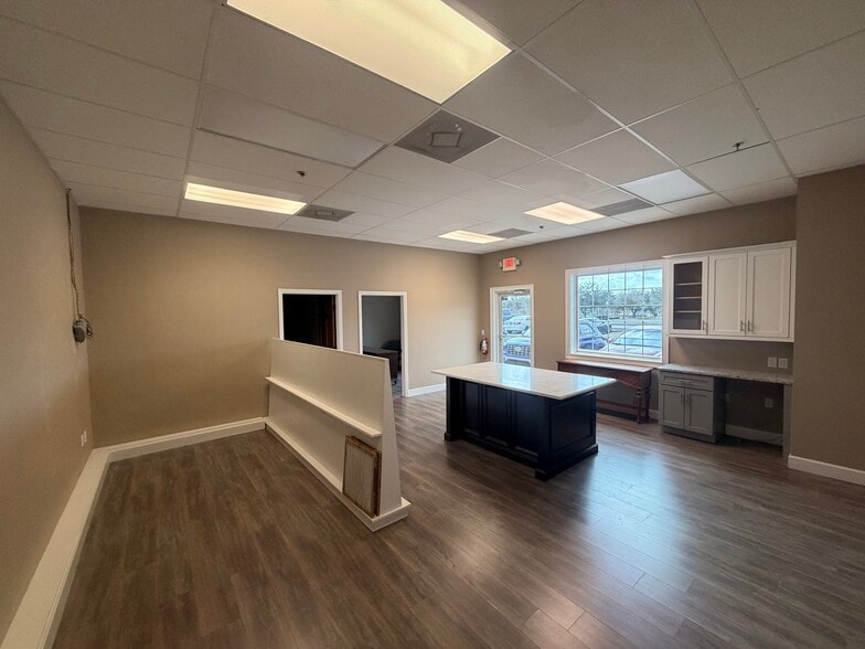 More Photos Of 910 Belle Ave, Casselberry Showroom For Sale